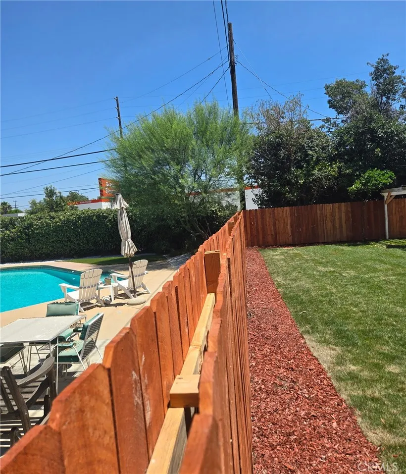 New double sided fence boasts a sturdy good neighbor design New double sided fence boasts a sturdy good neighbor design