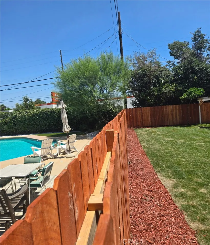 New double sided fence boasts a sturdy good neighbor design