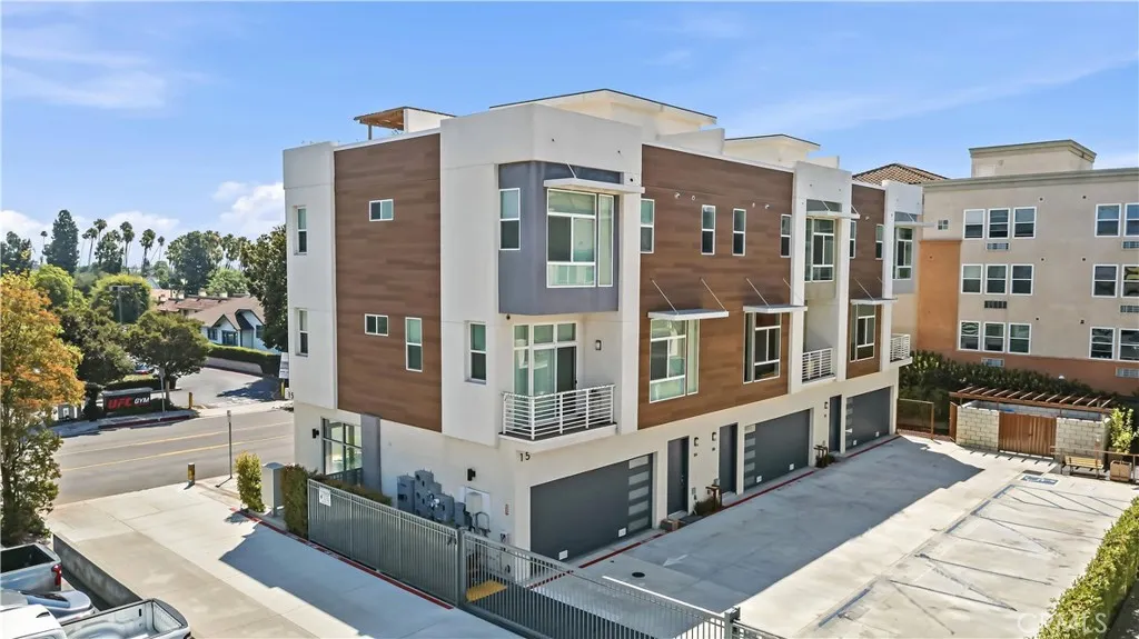 15 S Chapel Ave