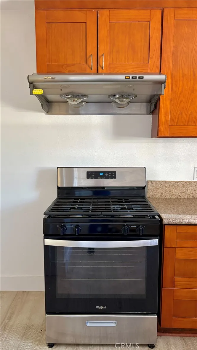 Gas range and oven