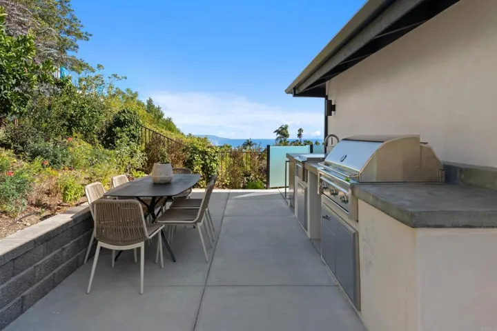 Outdoor Kitchen