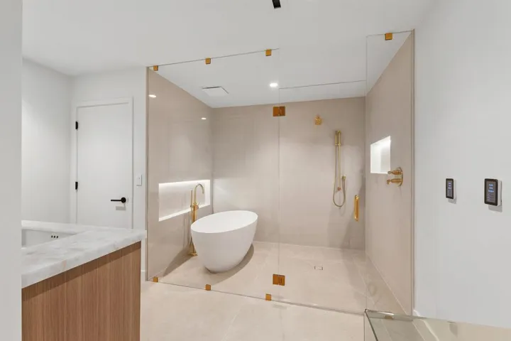 Master Bath/Spa
