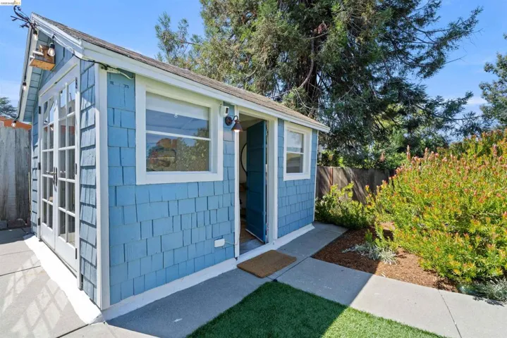 Freestanding building in the back yard could be used as an office, a studio, or a workout room.