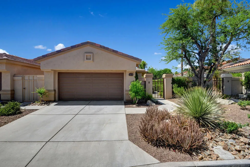 005FRONT OF HOUSE MLS