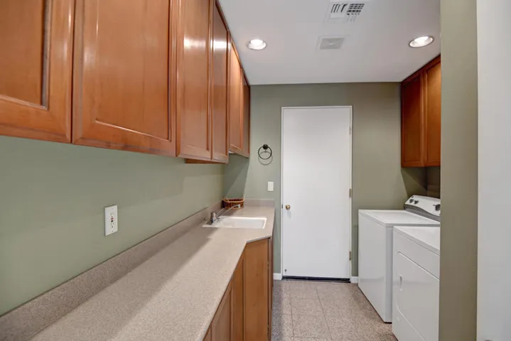 031UTILITY ROOM MLS