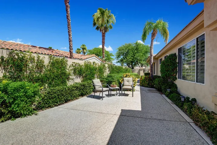 007ENTRY COURTYARD REVERSE MLS