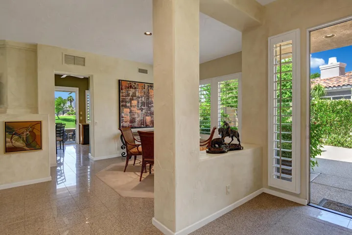 008ENTRY HALL ARCHITECTURE MLS