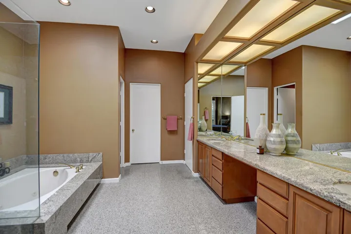 026PRIMARY BATH THROUGH MLS