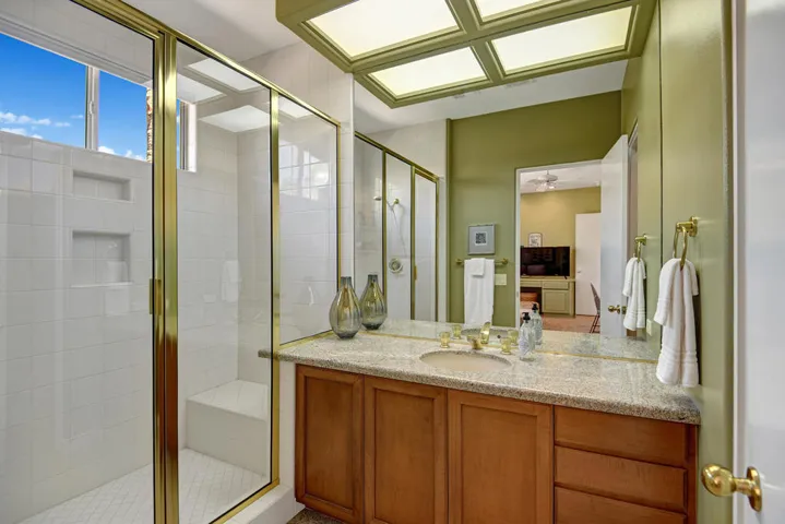 021DEN BATHROOM MLS