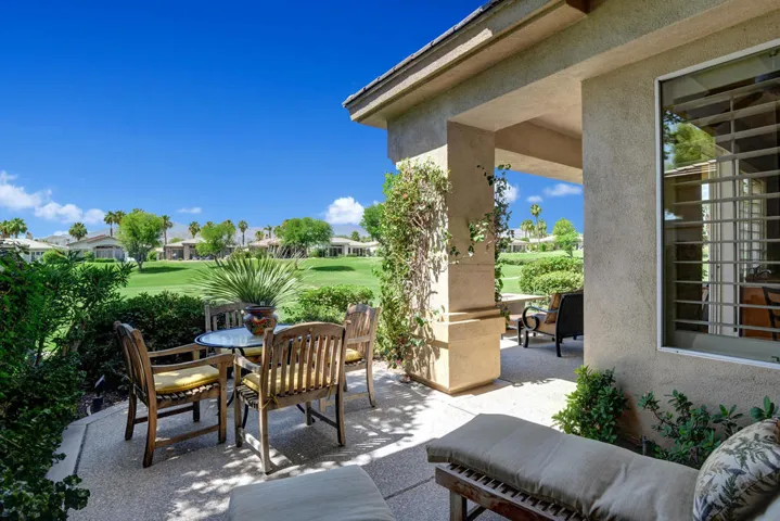 033CHAISES TO DINING PATIO MLS