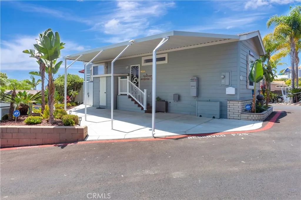 F25 Carport
