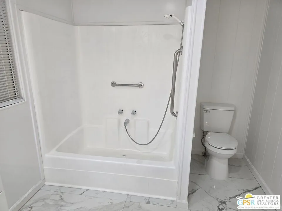 Primary bathroom tub.shower