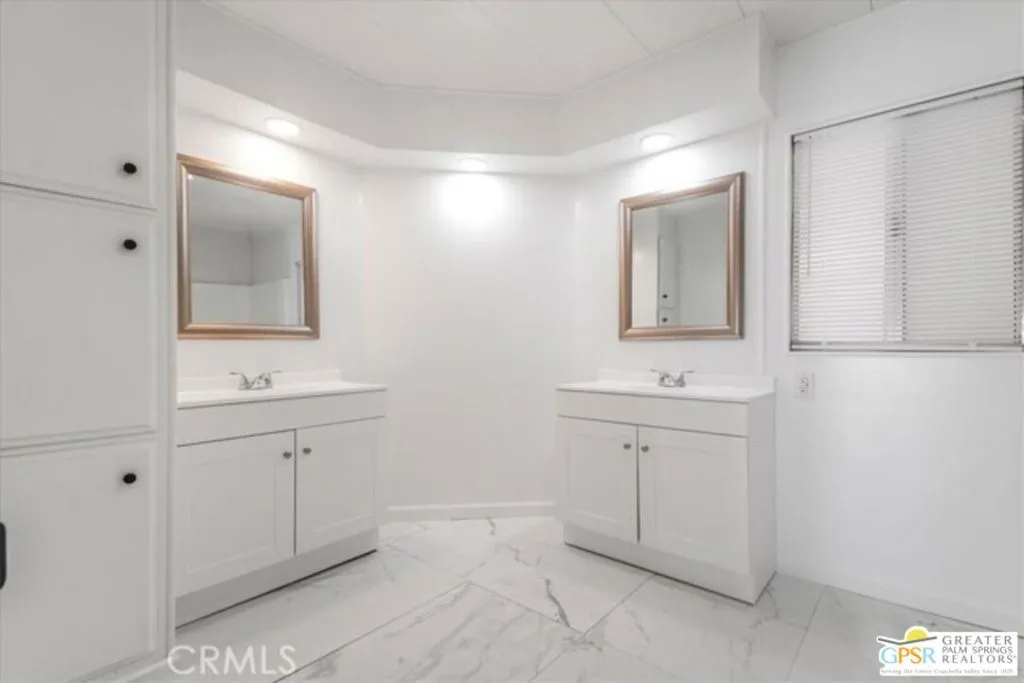 Primary bathroom pic 1