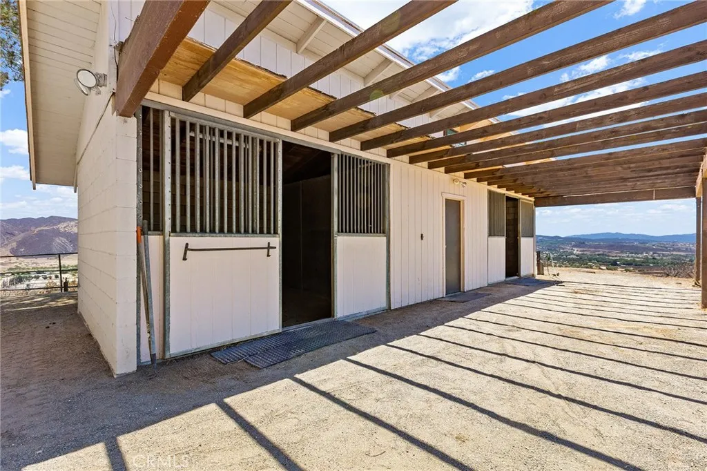 2 stall horse barn with tack room