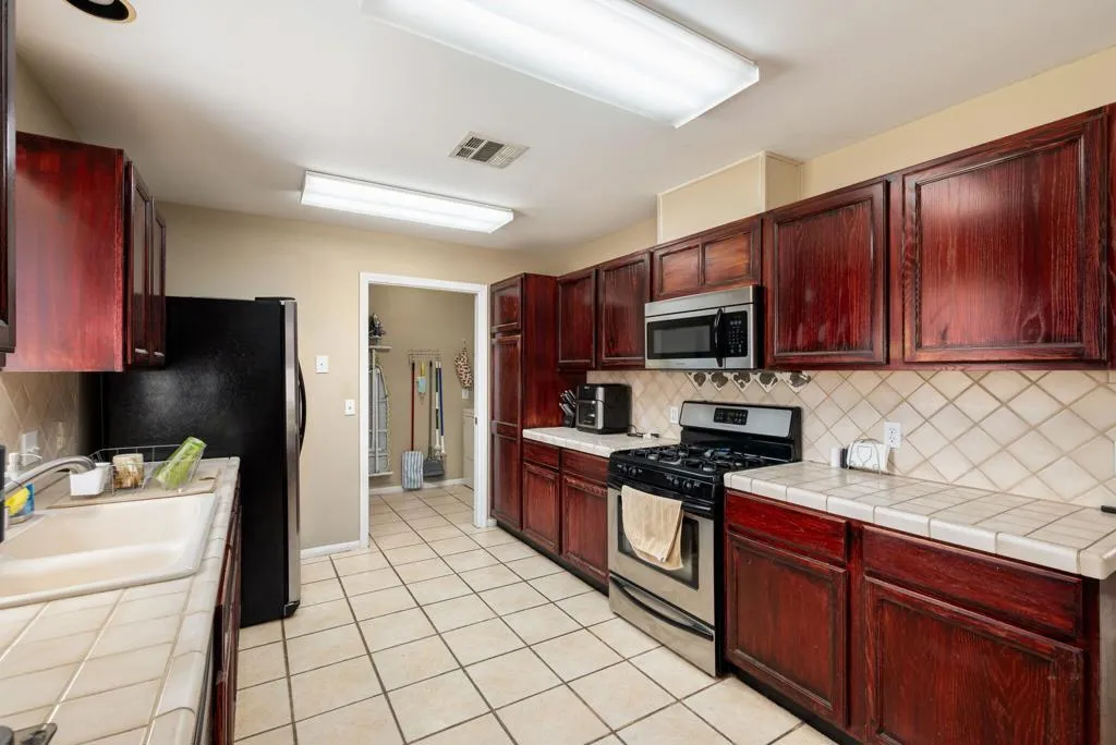 24-web-or-mls-JMEisenhower_OPMG_0326_035