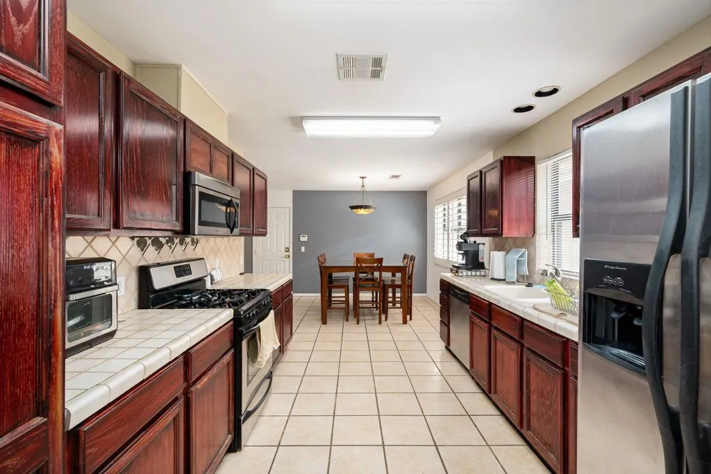 26-web-or-mls-JMEisenhower_OPMG_0326_037