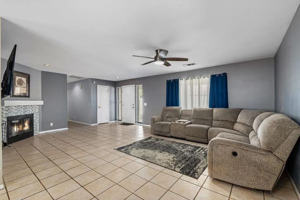 17-web-or-mls-JMEisenhower_OPMG_0326_028