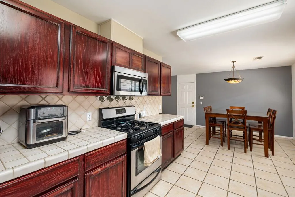27-web-or-mls-JMEisenhower_OPMG_0326_038