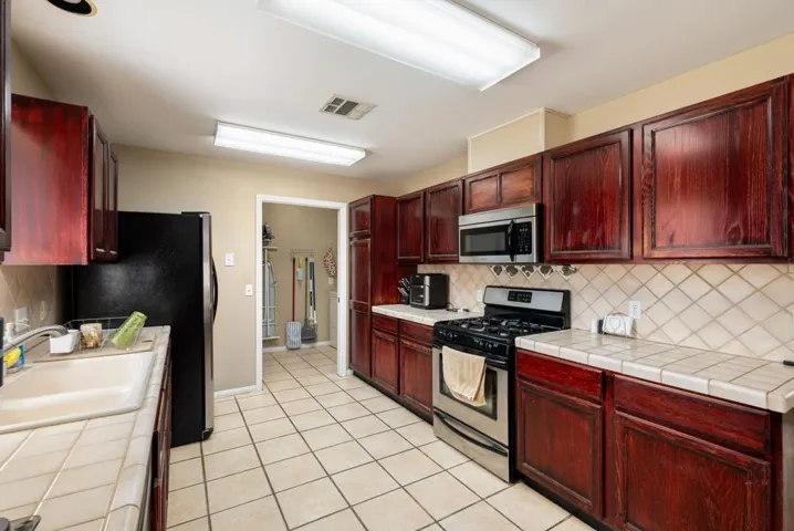 24-web-or-mls-JMEisenhower_OPMG_0326_035