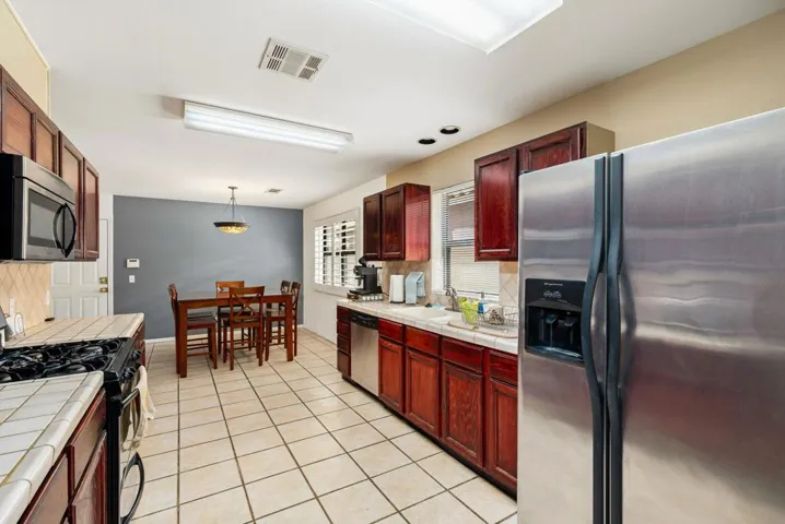 25-web-or-mls-JMEisenhower_OPMG_0326_036