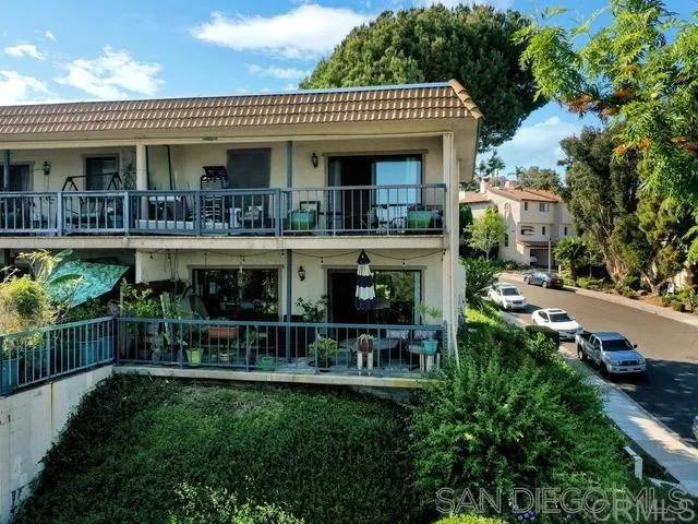 2376 Caringa Way