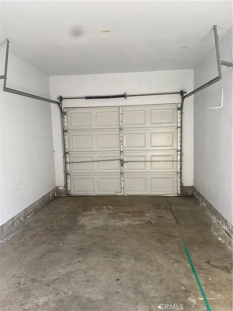 1 car garage.