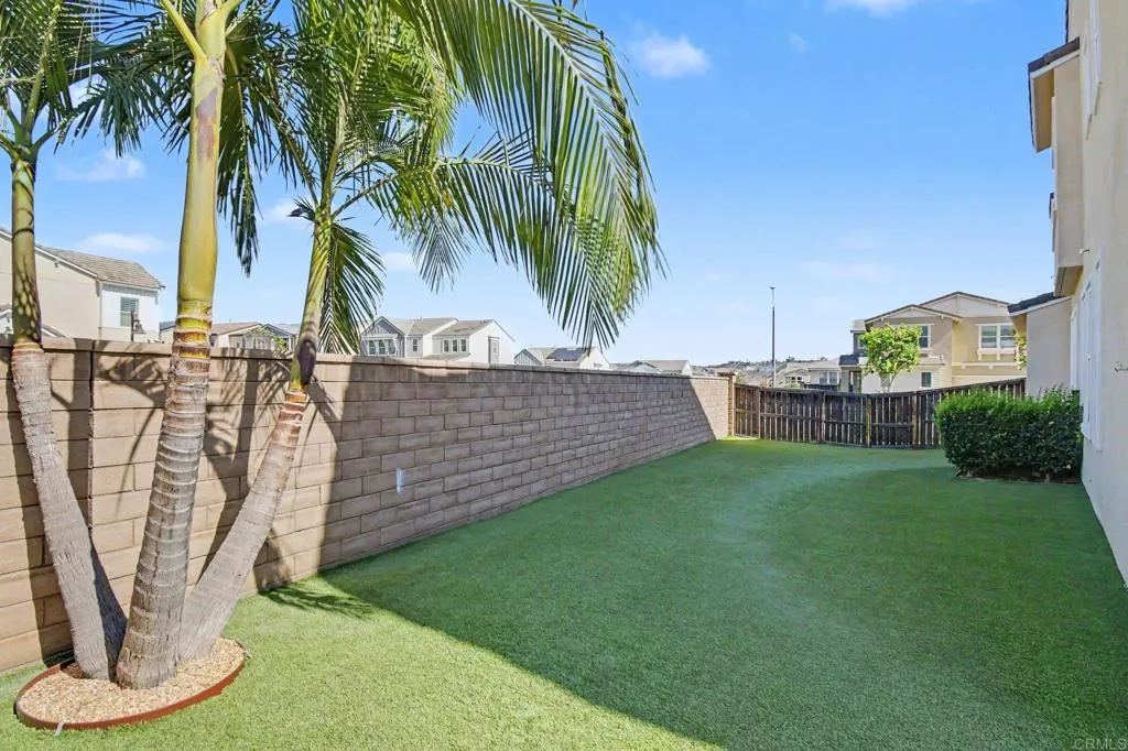 Spacious side yard