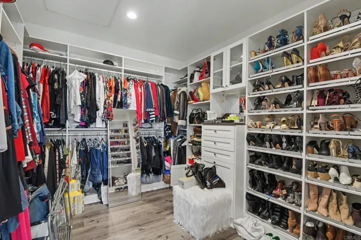 Walk-in Closet