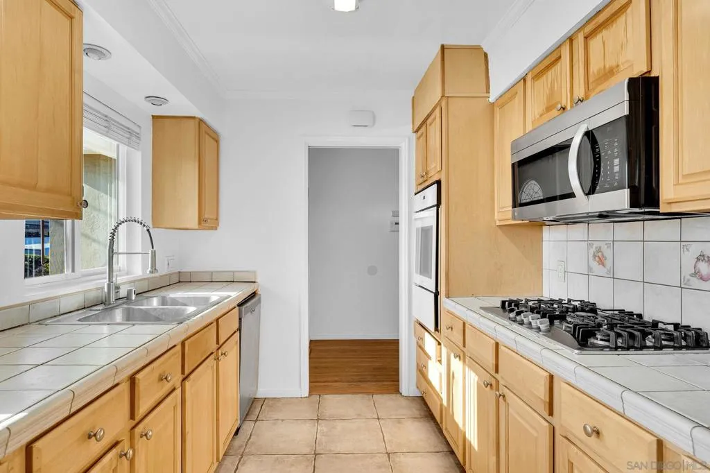Cafeteria/Kitchen
