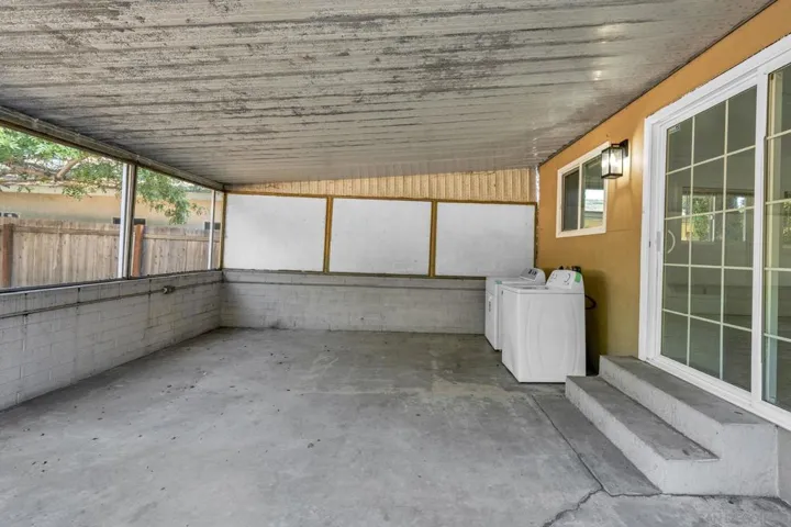 Covered Patio w/ Laundry