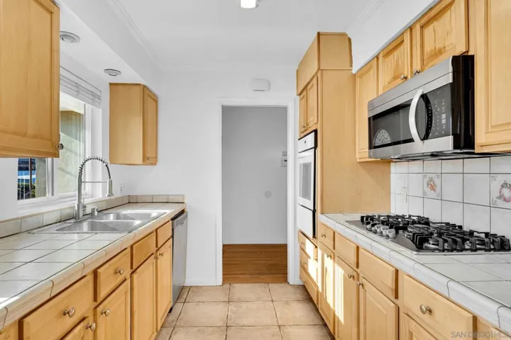 Cafeteria/Kitchen