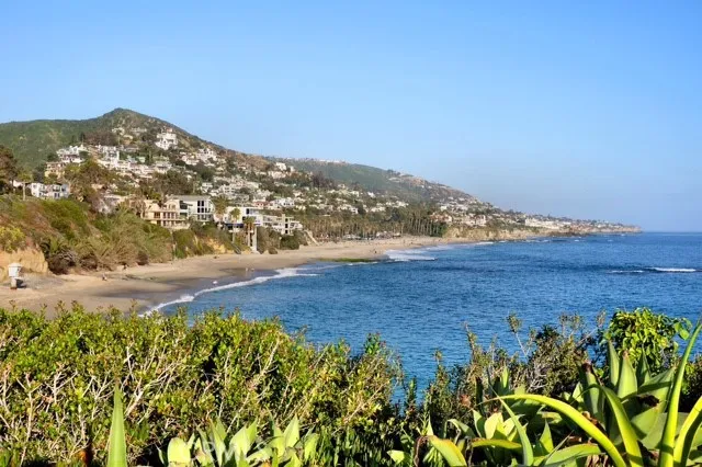 Just 7 miles away Laguna Beach