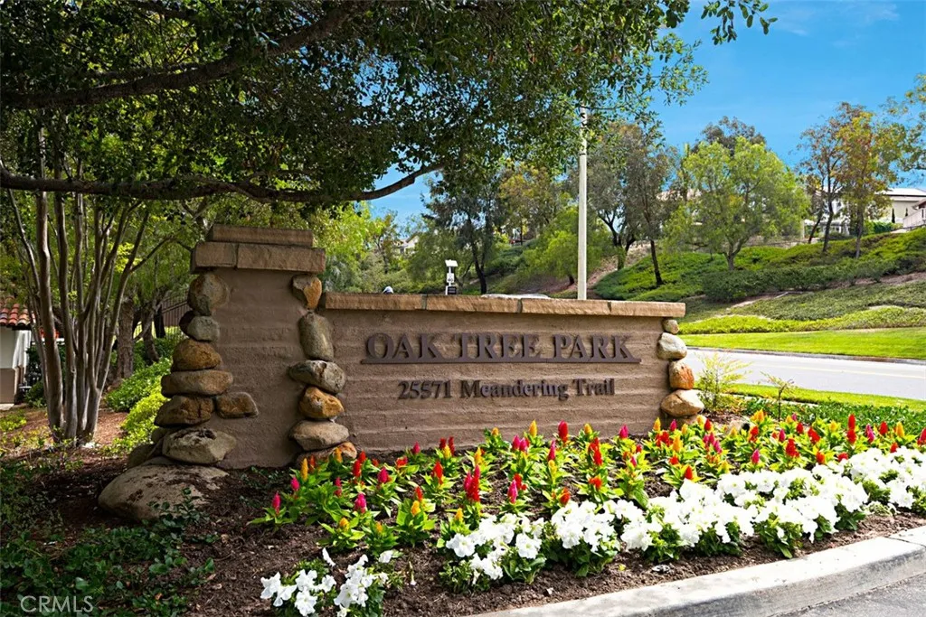 Oaktree Park Entrance: Landscaped monument sign marks the entrance to Oaktree Park along Meandering Trail.