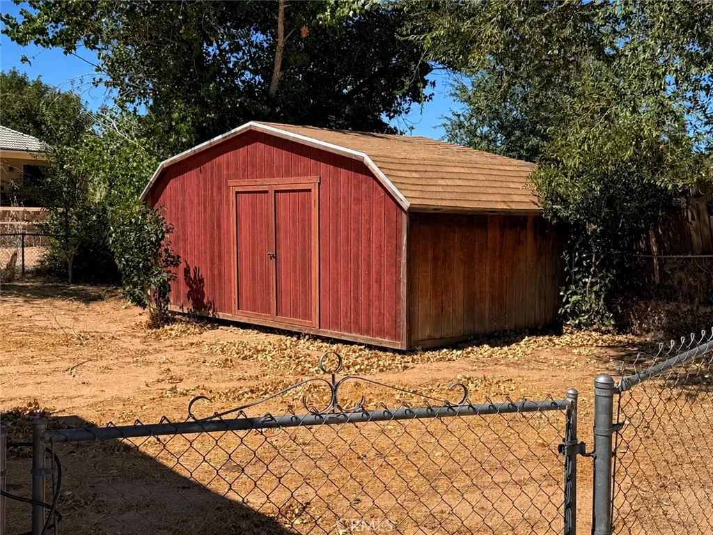 7850 Calpella, Hesperia, California 92345 — photo 4