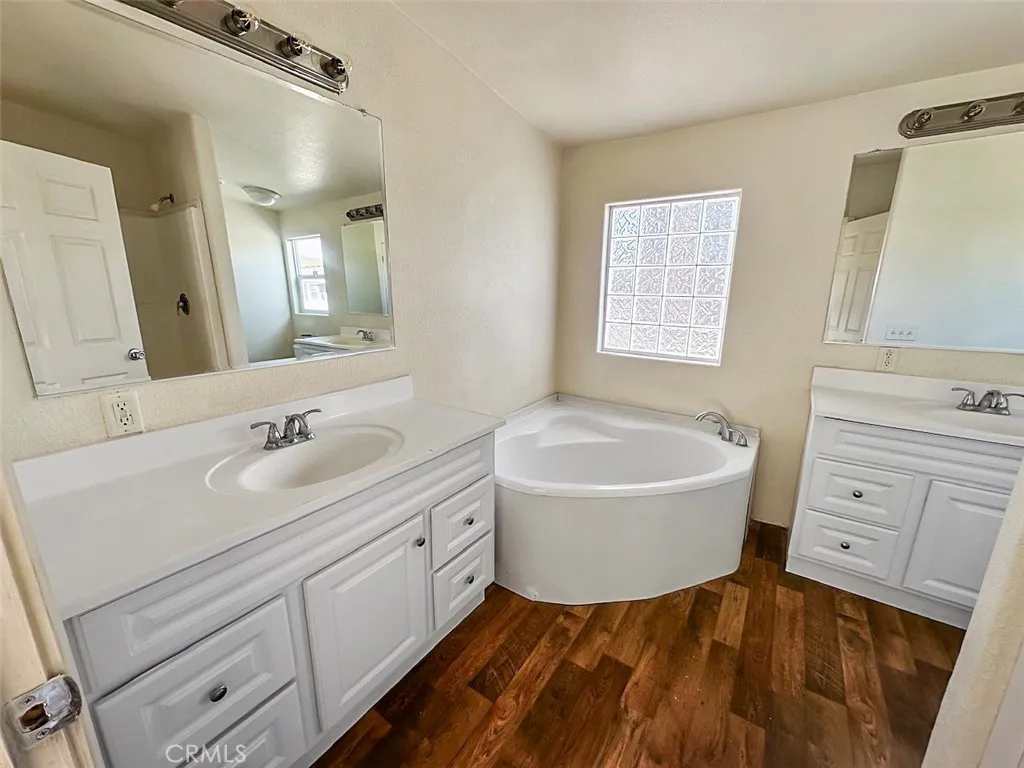 Master Bedroom Bathroom