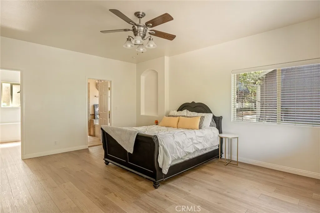 Large 2nd floor primary bedroom.