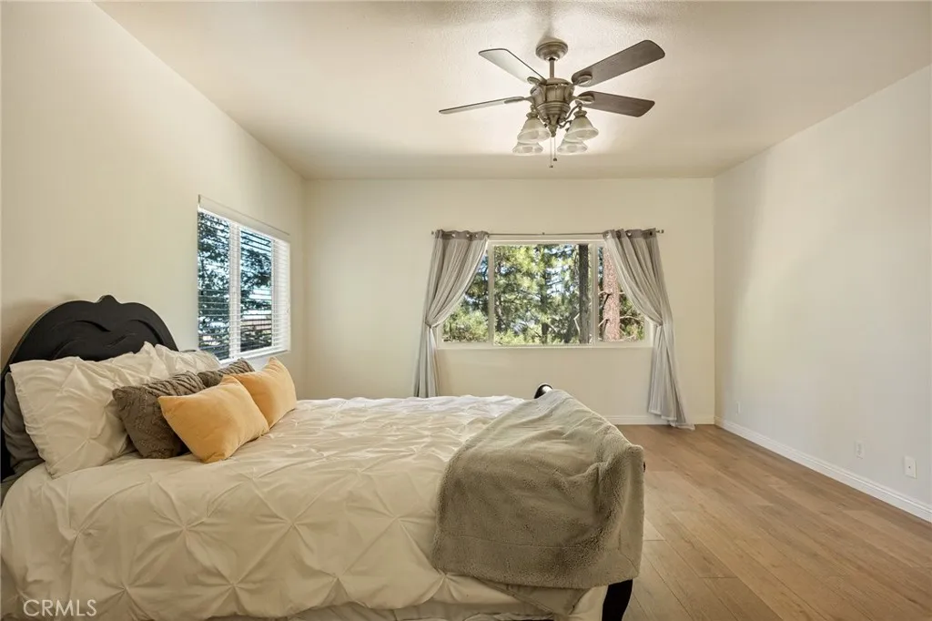 Large 2nd floor primary bedroom.