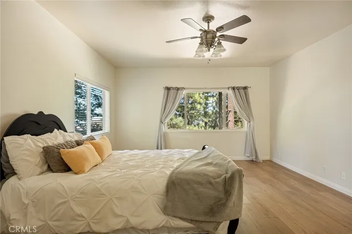 Large 2nd floor primary bedroom.
