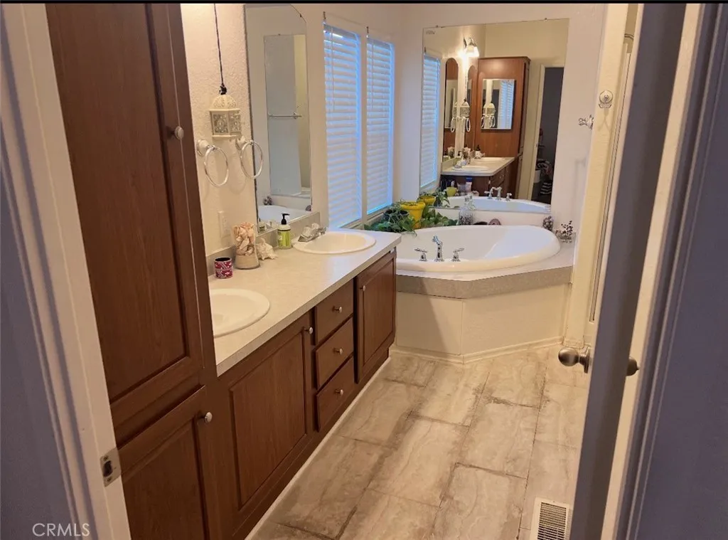Master bathroom Master bathroom