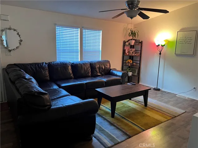 Beautiful and comfy Living room