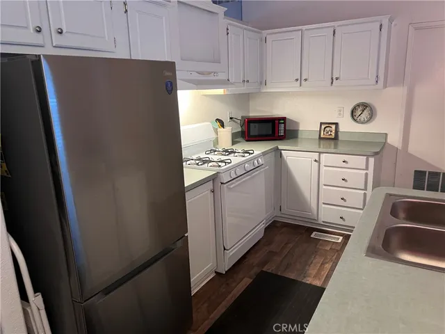 Kitchen with stainless steel ref included