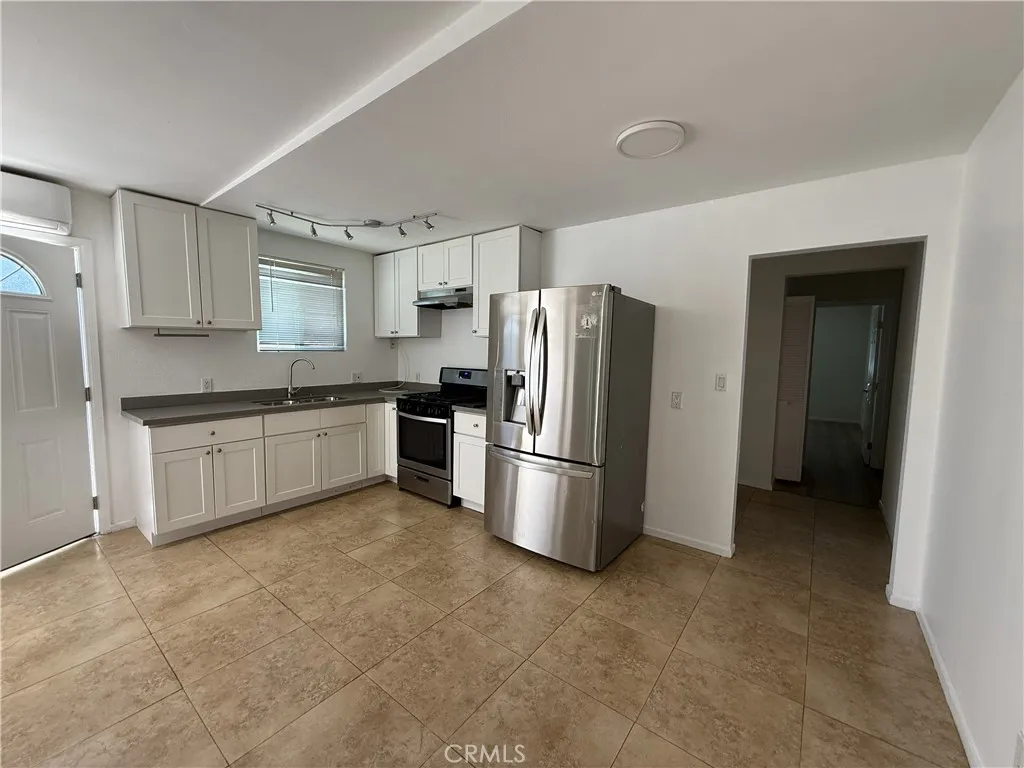7320 Lindley, Reseda, California 91335 — photo 4