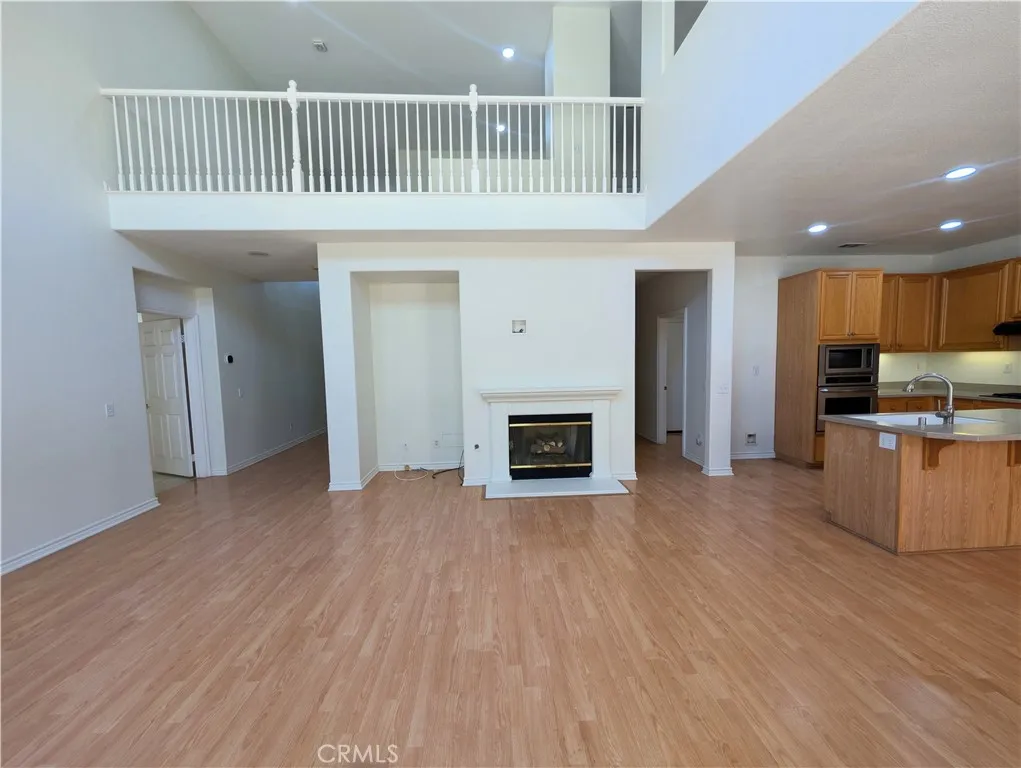 FIREPLACE IN FAMILY ROOM
