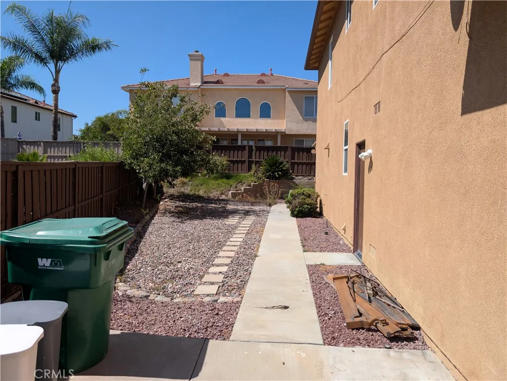 LEFT SIDE YARD