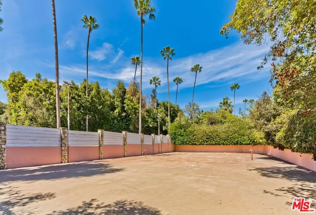 Full Sized Beverly Hills Hotel
