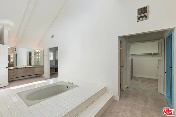Primary Dual-sided Bathroom