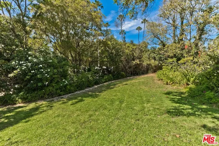 Main Level Gardens near Tennis