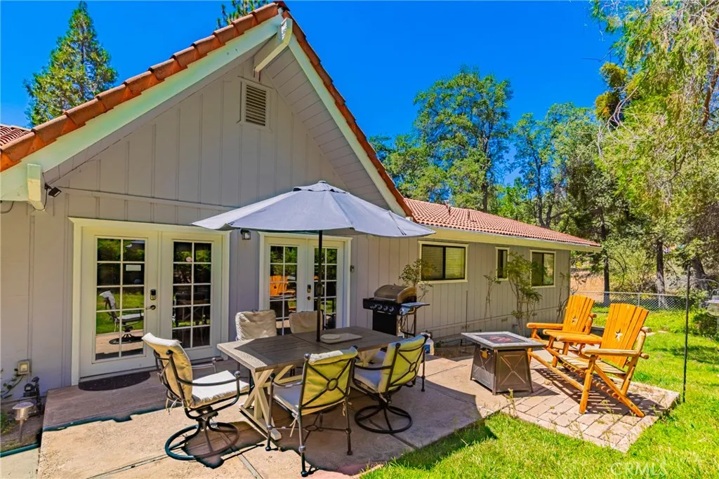 42395 Maples Ln