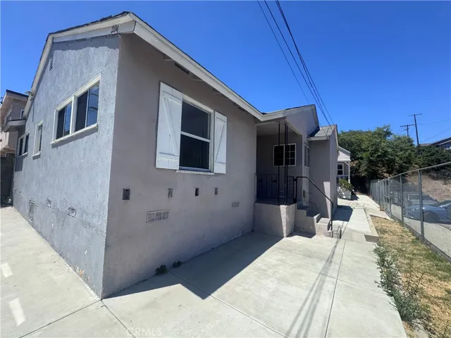 204 W Santa Cruz 3BR/2BA
