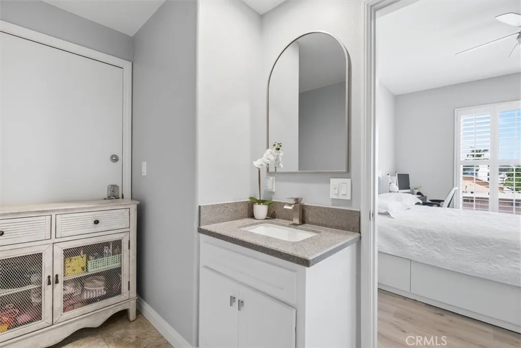 2nd bedroom en suite bath